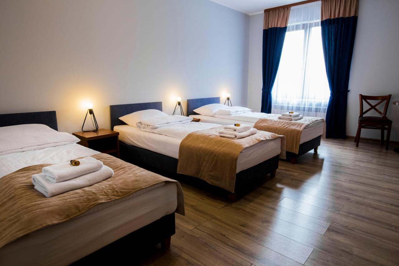 Gosciniec Ceglane Katy Hotel Dwikozy Exterior photo