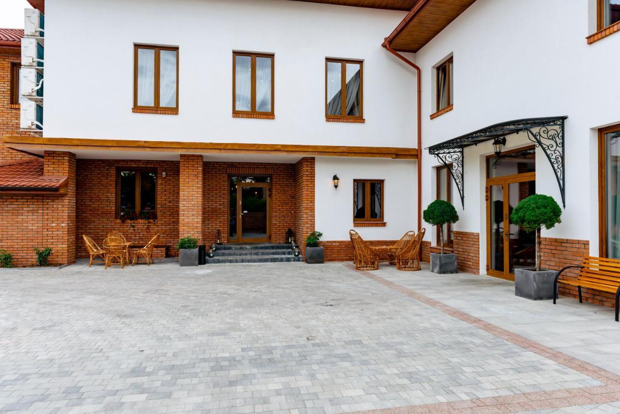 Gosciniec Ceglane Katy Hotel Dwikozy Exterior photo