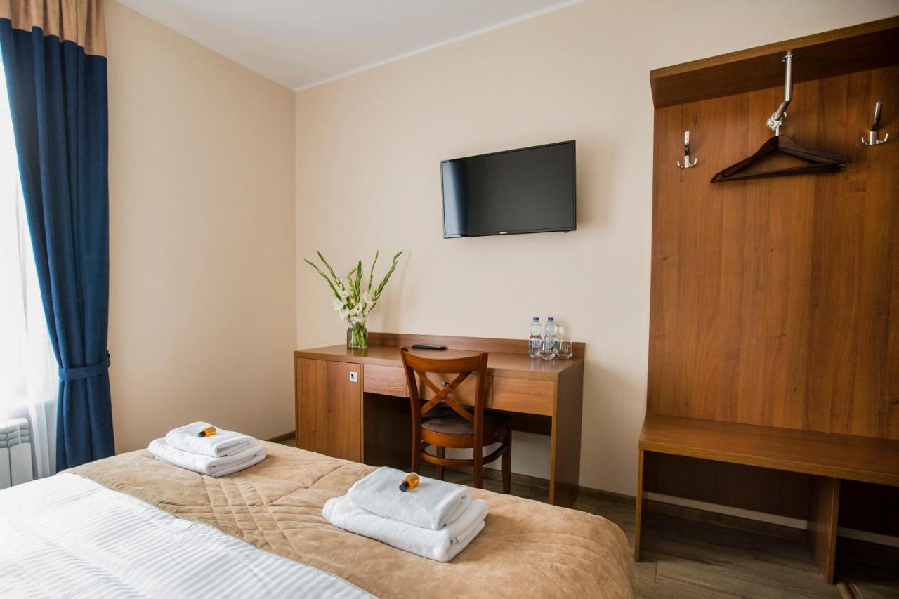 Gosciniec Ceglane Katy Hotel Dwikozy Exterior photo