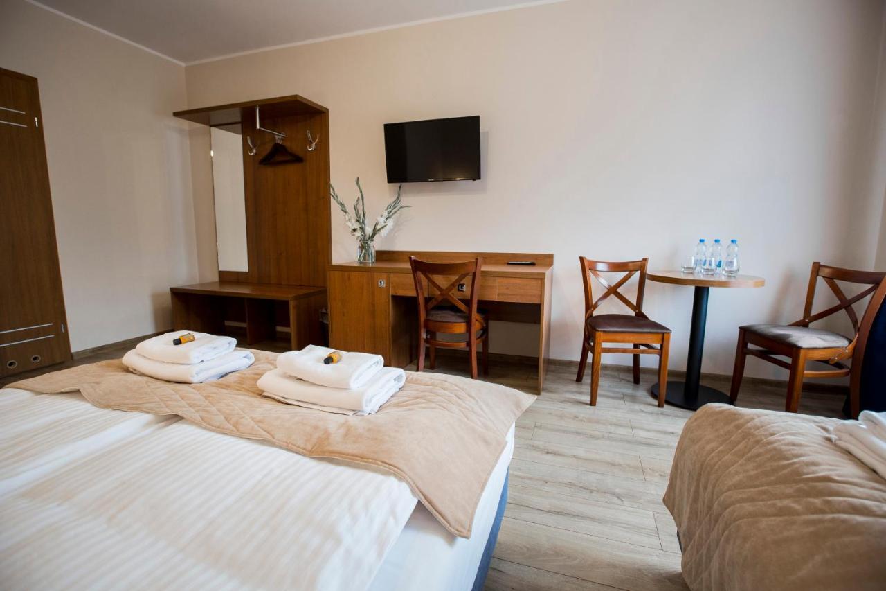 Gosciniec Ceglane Katy Hotel Dwikozy Exterior photo