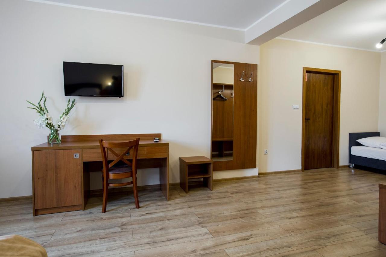 Gosciniec Ceglane Katy Hotel Dwikozy Exterior photo